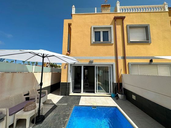 Foto 1 de Venta de casa adosada en Cabo Roig - La Zenia de 3 habitaciones con terraza y piscina