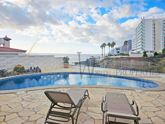 Foto 1 de Xalet en venda a Acantilados de Los Gigantes de 3 habitacions amb terrassa i piscina