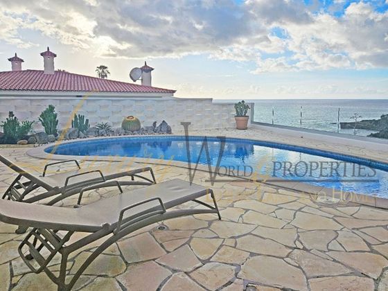 Foto 2 de Xalet en venda a Acantilados de Los Gigantes de 3 habitacions amb terrassa i piscina