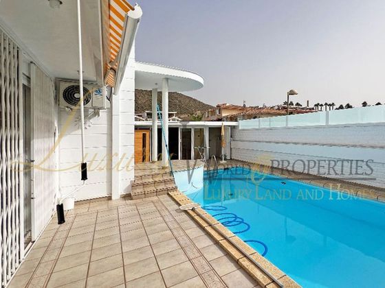 Foto 1 de Venta de chalet en Palm - Mar de 5 habitaciones con terraza y piscina