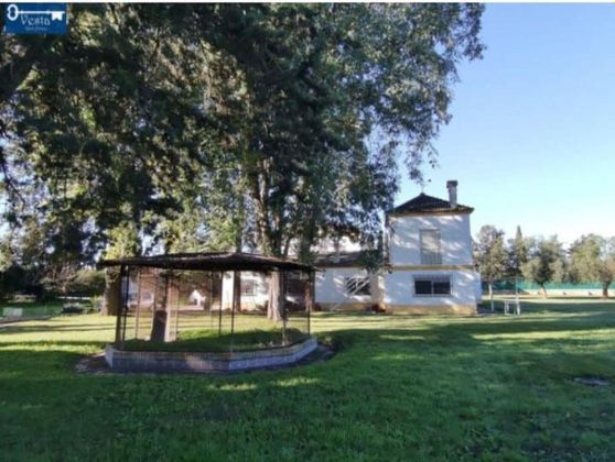 Foto 2 de Casa rural en venda a calle Magallanes de 8 habitacions amb terrassa i piscina