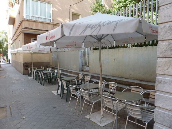 Foto 2 de Local en venda a calle De Alcalá amb terrassa