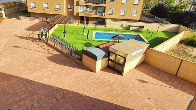 Foto 1 de Pis en venda a Centro - Puertollano de 3 habitacions amb piscina i jardí