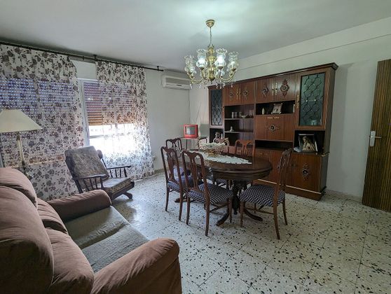 Foto 1 de Alquiler de piso en Centro - Puertollano de 4 habitaciones con muebles y balcón
