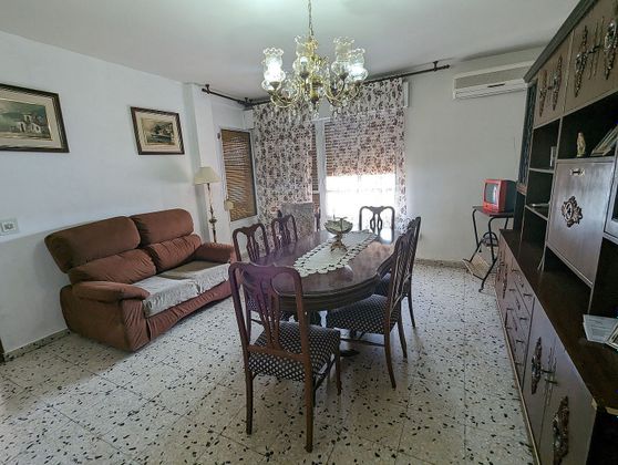 Foto 2 de Pis en lloguer a Centro - Puertollano de 4 habitacions amb mobles i balcó