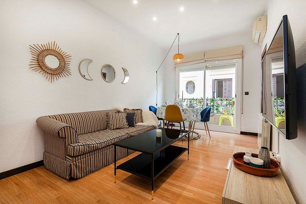 Foto 1 de Alquiler de piso en Vila de Gràcia de 3 habitaciones con muebles y balcón