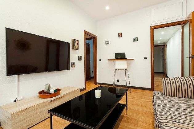 Foto 2 de Alquiler de piso en Vila de Gràcia de 3 habitaciones con muebles y balcón