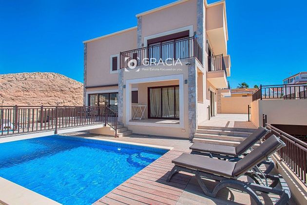 Foto 1 de Xalet en venda a Los Abrigos de 5 habitacions amb terrassa i piscina