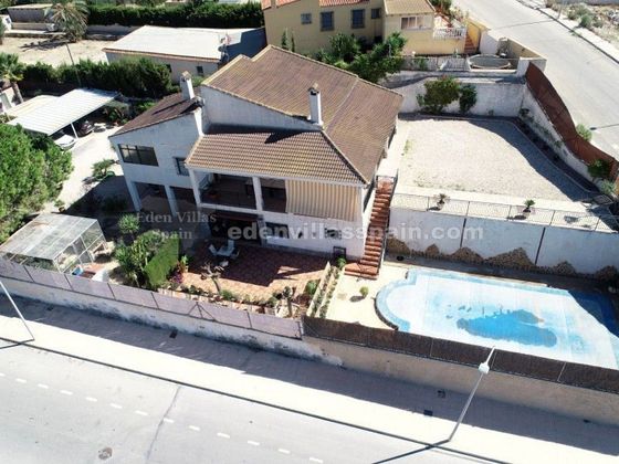 Foto 1 de Chalet en venta en San Fulgencio de 6 habitaciones con terraza y piscina