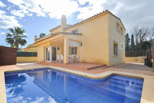 Foto 1 de Casa en venda a calle De la Gavina de 7 habitacions amb terrassa i piscina