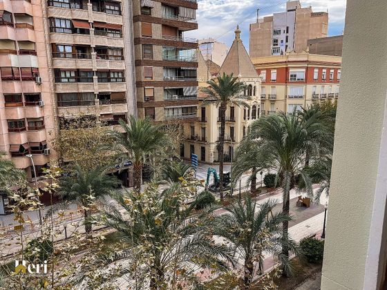 Foto 1 de Pis en venda a Ensanche - Diputación de 4 habitacions amb balcó i aire acondicionat