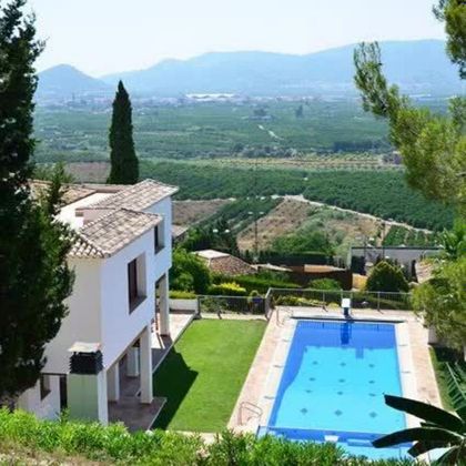 Foto 2 de Chalet en venta en Beniarjó de 6 habitaciones con terraza y piscina