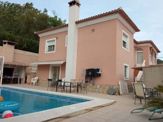 Foto 1 de Xalet en venda a calle Calla Sima de 4 habitacions amb terrassa i piscina