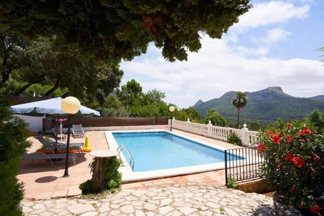 Foto 2 de Xalet en venda a calle Cesparterola de 4 habitacions amb terrassa i piscina