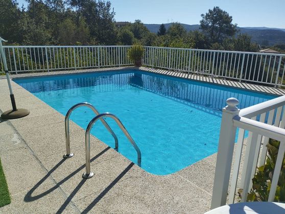 Foto 2 de Venta de chalet en Ponte Caldelas de 5 habitaciones con terraza y piscina