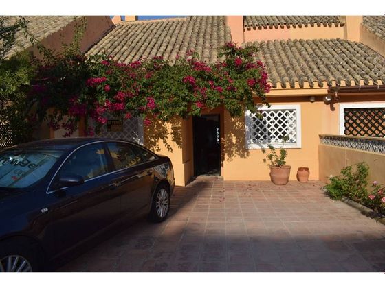 Foto 2 de Casa adossada en venda a San García de 4 habitacions amb terrassa i jardí
