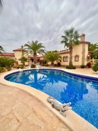 Foto 1 de Xalet en venda a Miami Platja - Miami Playa de 7 habitacions amb terrassa i piscina