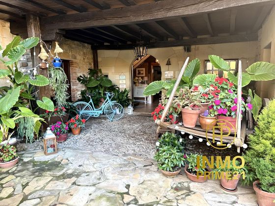 Foto 2 de Casa en venda a barrio San Pedro de 11 habitacions amb terrassa i jardí