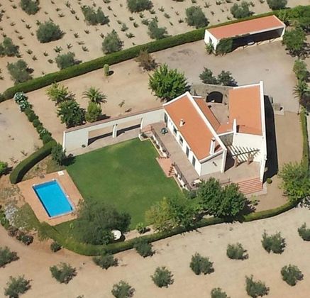 Foto 1 de Venta de casa rural en Villafranca de los Barros de 4 habitaciones con piscina y jardín
