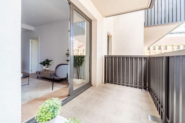 Foto 2 de Piso en alquiler en calle Batllori de 2 habitaciones con terraza y garaje