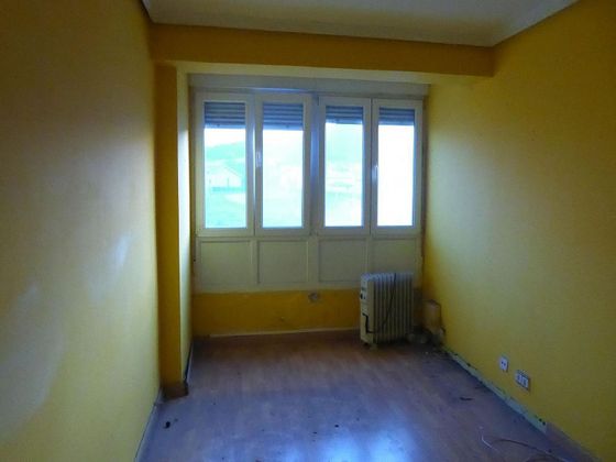Foto 2 de Pis en venda a Corvera de Asturias de 3 habitacions amb terrassa