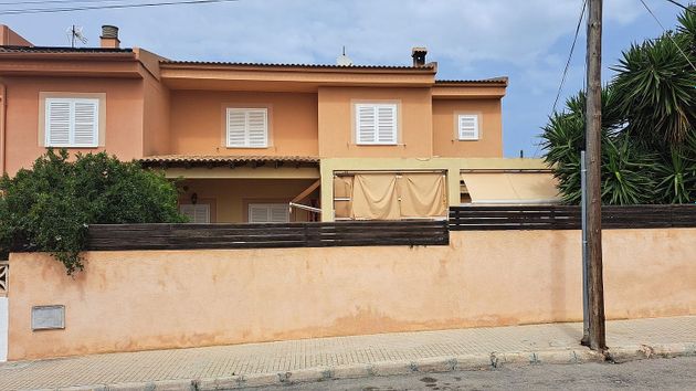 Foto 1 de Venta de casa en calle Bahia Grande de 4 habitaciones con terraza y piscina
