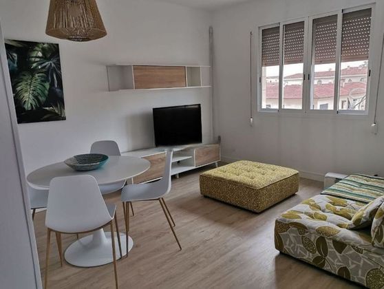 Foto 1 de Alquiler de piso en El Cabanyal- El Canyamelar de 2 habitaciones con muebles y aire acondicionado