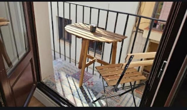 Foto 1 de Estudi en lloguer a calle De la Blanqueria amb mobles i balcó