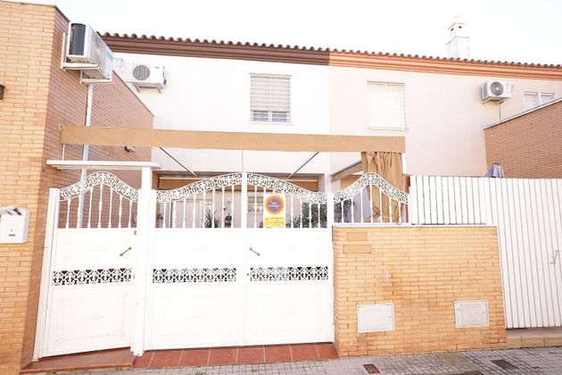 Foto 1 de Casa en venda a Rinconada (La) de 4 habitacions amb terrassa i aire acondicionat