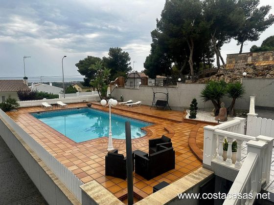 Foto 1 de Chalet en venta en Eixample Residencial de 5 habitaciones con terraza y piscina