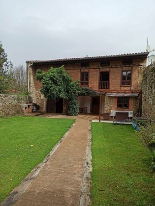 Foto 1 de Casa en venda a barrio Perelada de 3 habitacions amb jardí i calefacció