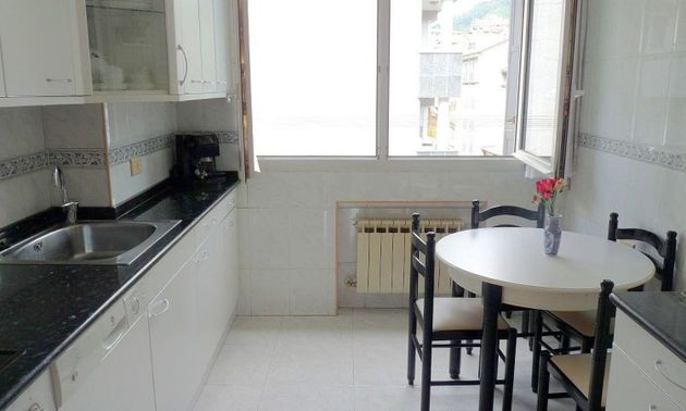 Foto 1 de Venta de piso en Eibar de 3 habitaciones con terraza y garaje