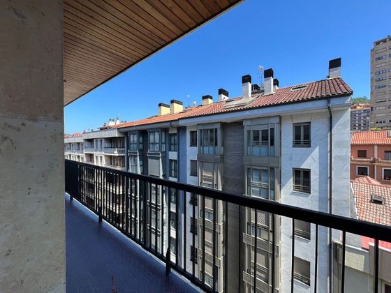 Foto 2 de Venta de piso en Eibar de 3 habitaciones con balcón y calefacción