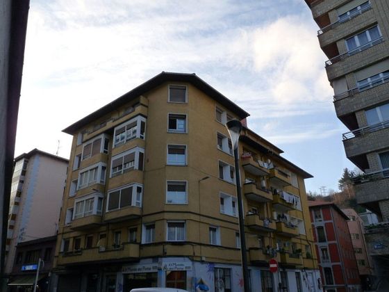 Foto 1 de Venta de piso en Eibar de 4 habitaciones con balcón y ascensor