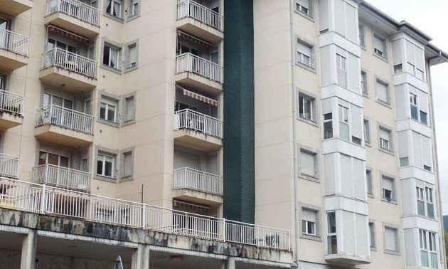 Foto 1 de Venta de piso en Eibar de 3 habitaciones con balcón y ascensor