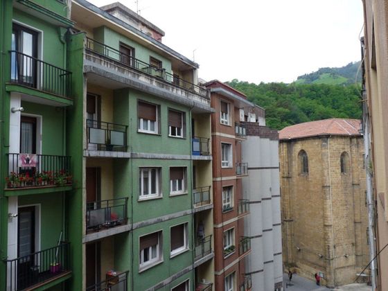 Foto 1 de Venta de piso en Eibar de 4 habitaciones con balcón y calefacción