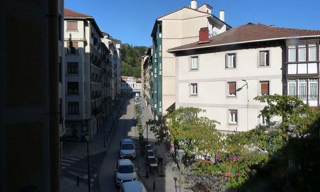 Foto 2 de Pis en venda a Eibar de 4 habitacions amb balcó i ascensor