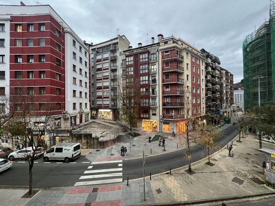 Foto 2 de Venta de piso en calle Julian Etxeberria de 4 habitaciones con balcón y calefacción