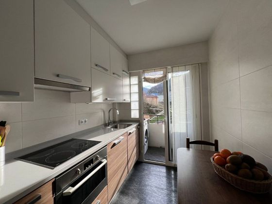 Foto 2 de Venta de piso en Eibar de 3 habitaciones con balcón y calefacción
