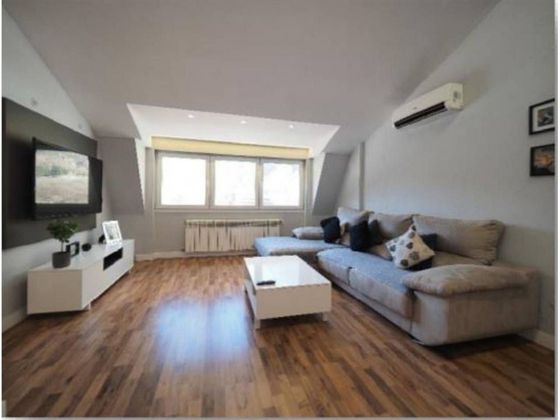 Foto 1 de Àtic en venda a avenida De Santa Coloma de 2 habitacions amb garatge i aire acondicionat