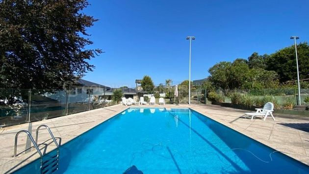 Foto 1 de Chalet en venta en Coruxo - Oia - Saiáns de 6 habitaciones con piscina y garaje