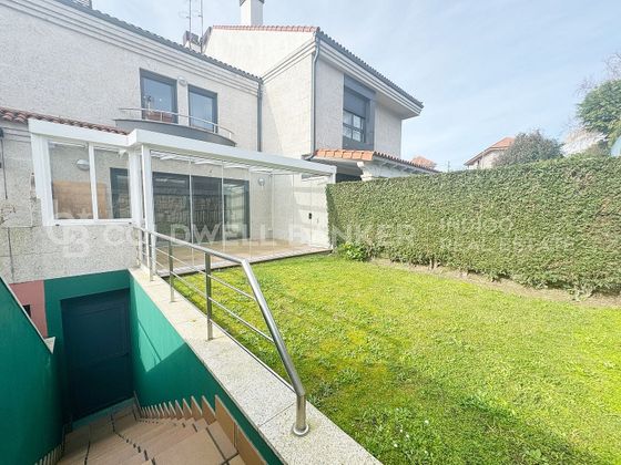 Foto 1 de Casa adossada en venda a Castrelos - Sardoma de 4 habitacions amb terrassa i jardí