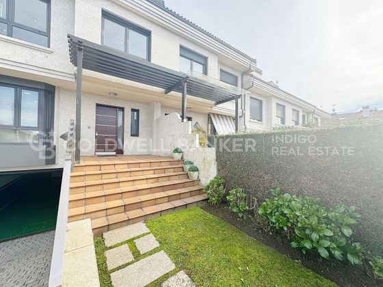 Foto 2 de Casa adossada en venda a Castrelos - Sardoma de 4 habitacions amb terrassa i jardí