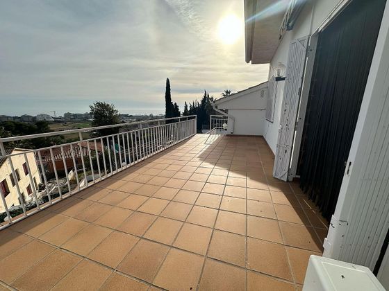 Foto 2 de Chalet en venta en Santa Susanna de 4 habitaciones con terraza y piscina