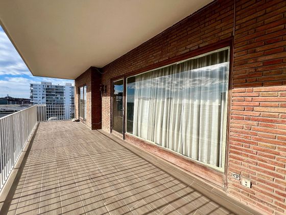 Foto 2 de Pis en venda a Sarrià de 4 habitacions amb terrassa i piscina