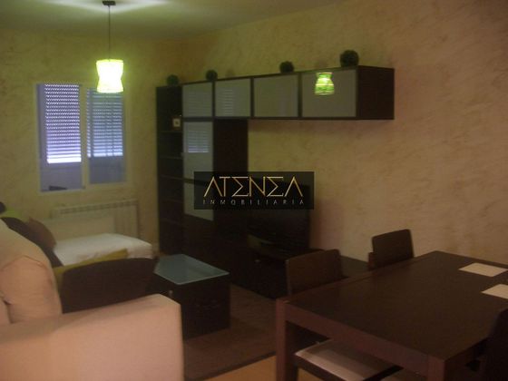 Foto 2 de Pis en lloguer a Casco Urbano de 2 habitacions amb terrassa i mobles