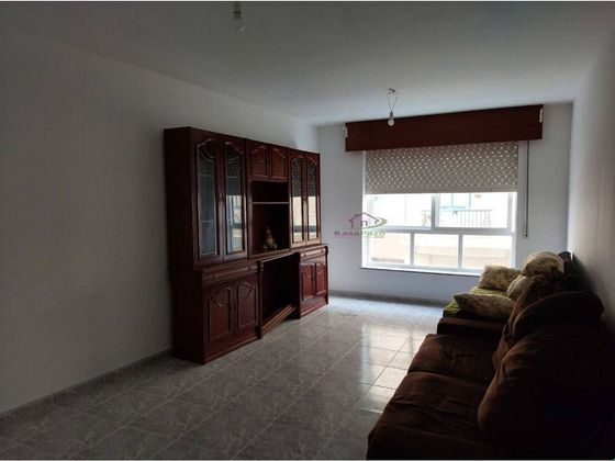 Foto 2 de Pis en venda a Vilagarcía de 3 habitacions amb terrassa i garatge