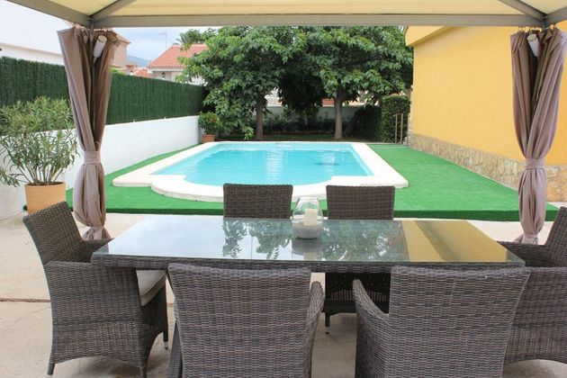 Foto 2 de Chalet en venta en La Vega - Marenyet de 5 habitaciones con terraza y piscina