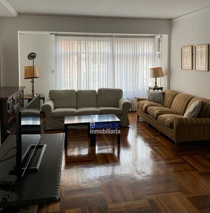 Foto 1 de Pis en lloguer a Barrio de Abando de 6 habitacions amb terrassa i mobles