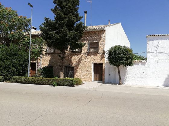 Foto 2 de Casa en venda a calle Constitución de 5 habitacions amb terrassa i jardí